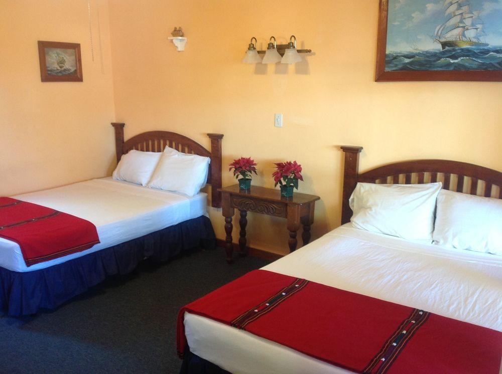 Hotel El Delfin Lívingston Екстериор снимка