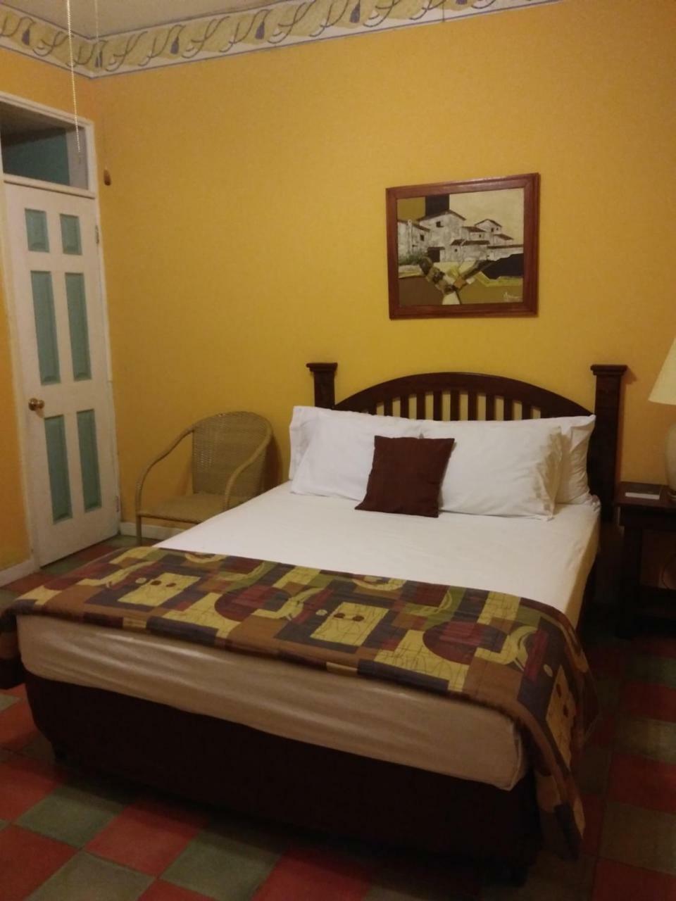 Hotel El Delfin Lívingston Екстериор снимка