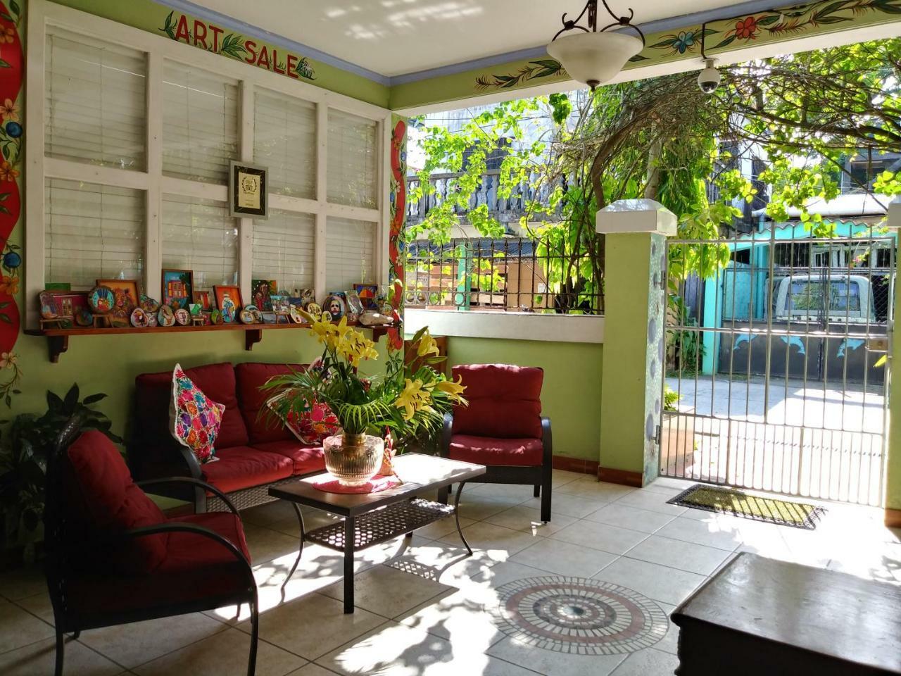 Hotel El Delfin Lívingston Екстериор снимка